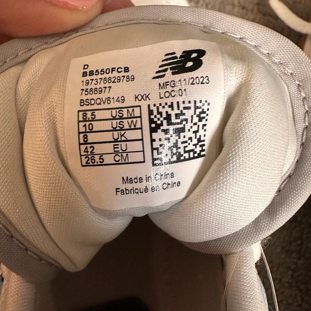 New Balance 10 Women’s 550 Sneaker - Picture 3 of 4